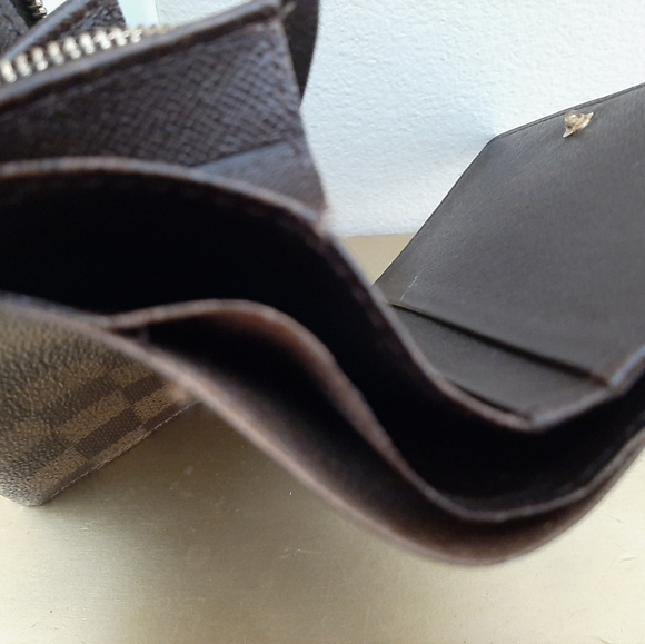 Authentic Louis Vuitton used Medium wallet. - Picture 9 of 9